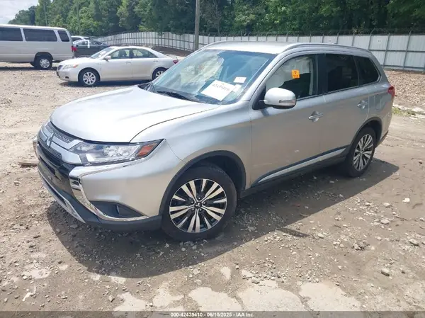 JA4AZ3A33KJ000988 2019 MITSUBISHI OUTLANDER - Image 2