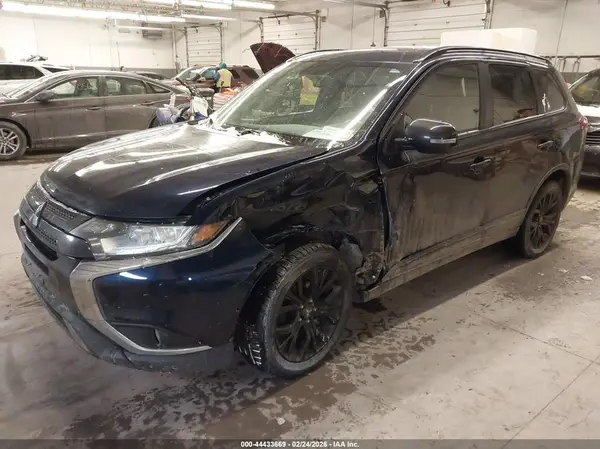JA4AZ3A33KZ039114 2019 MITSUBISHI OUTLANDER - Image 2