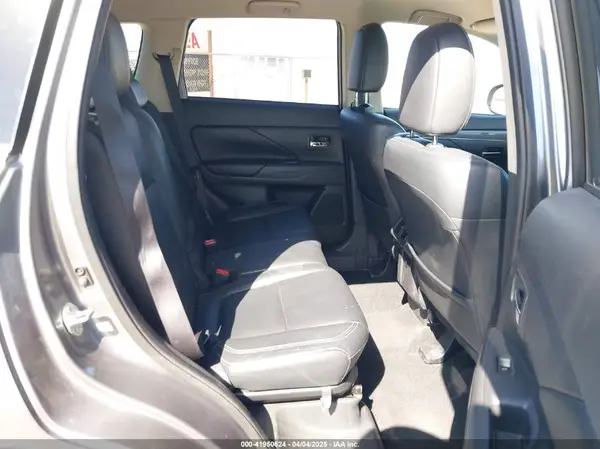 JA4AZ3A33KZ041526 2019 MITSUBISHI OUTLANDER - Image 8
