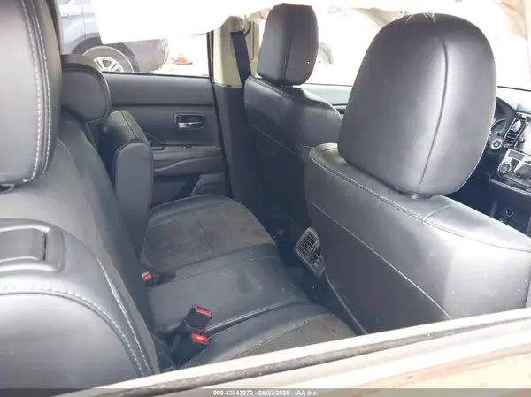 JA4AZ3A33KZ048024 2019 MITSUBISHI OUTLANDER - Image 8