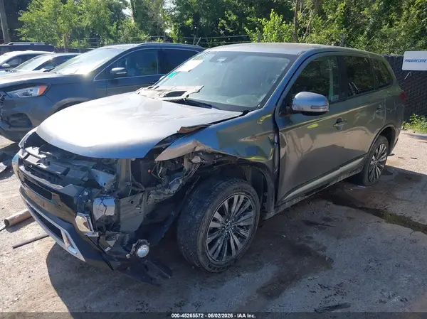 JA4AZ3A33LZ005336 2020 MITSUBISHI OUTLANDER - Image 2