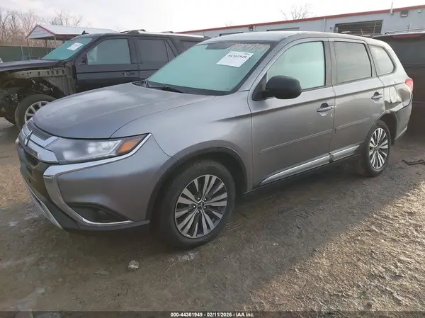 JA4AZ3A33LZ006986 2020 MITSUBISHI OUTLANDER - Image 2