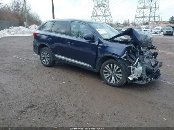 JA4AZ3A33LZ014845 2020 MITSUBISHI OUTLANDER - Image 1
