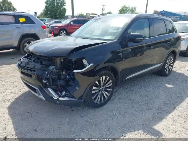 JA4AZ3A33LZ018104 2020 MITSUBISHI OUTLANDER - Image 2