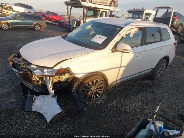 JA4AZ3A33LZ020239 2020 MITSUBISHI OUTLANDER - Image 2