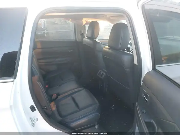JA4AZ3A33LZ020239 2020 MITSUBISHI OUTLANDER - Image 8