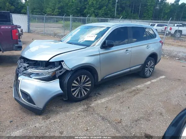 JA4AZ3A33LZ026347 2020 MITSUBISHI OUTLANDER - Image 2