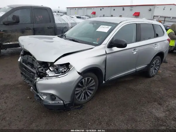 JA4AZ3A33LZ026686 2020 MITSUBISHI OUTLANDER - Image 2