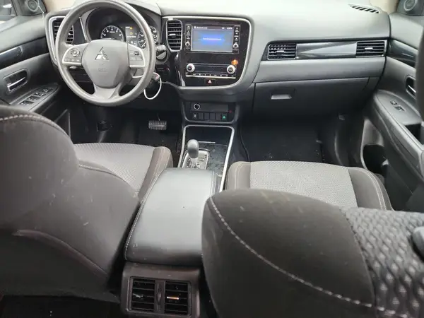 JA4AZ3A33LZ026719 2020 MITSUBISHI OUTLANDER - Image 8