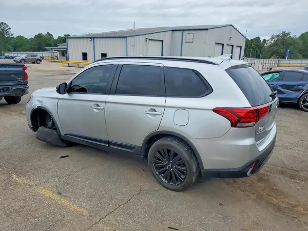 JA4AZ3A33LZ028387 2020 MITSUBISHI OUTLANDER - Image 2