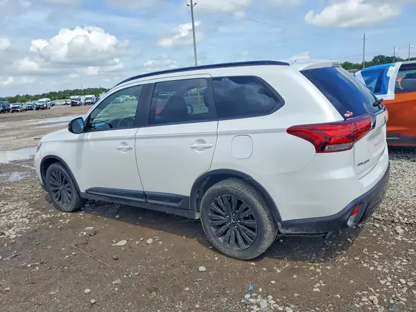 JA4AZ3A33LZ030124 2020 MITSUBISHI OUTLANDER - Image 2