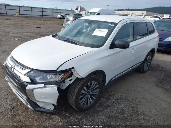 JA4AZ3A33LZ039132 2020 MITSUBISHI OUTLANDER - Image 2
