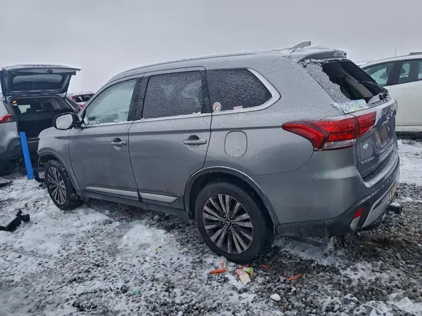 JA4AZ3A33LZ040605 2020 MITSUBISHI OUTLANDER - Image 2