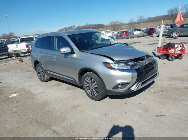 JA4AZ3A33LZ045948 2020 MITSUBISHI OUTLANDER - Image 1