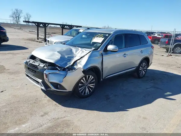 JA4AZ3A33LZ045948 2020 MITSUBISHI OUTLANDER - Image 2