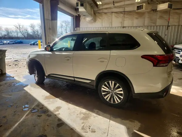 JA4AZ3A33LZ046713 2020 MITSUBISHI OUTLANDER - Image 2