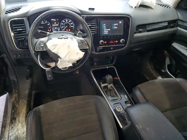 JA4AZ3A33LZ047523 2020 MITSUBISHI OUTLANDER - Image 8