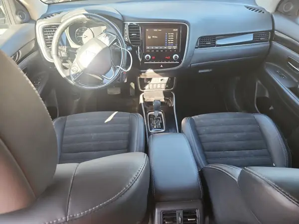 JA4AZ3A33LZ047649 2020 MITSUBISHI OUTLANDER - Image 8
