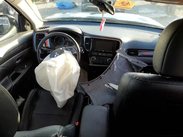 JA4AZ3A34GZ005240 2016 MITSUBISHI OUTLANDER - Image 8