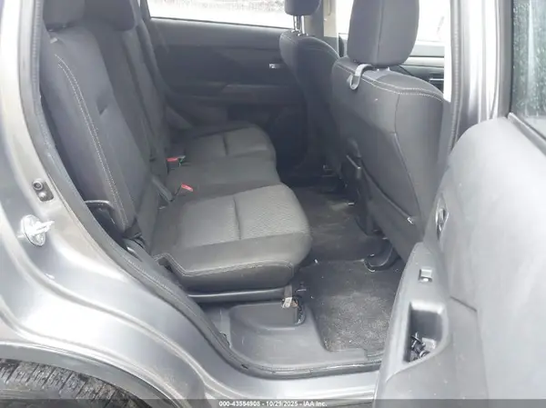 JA4AZ3A34GZ015153 2016 MITSUBISHI OUTLANDER - Image 8