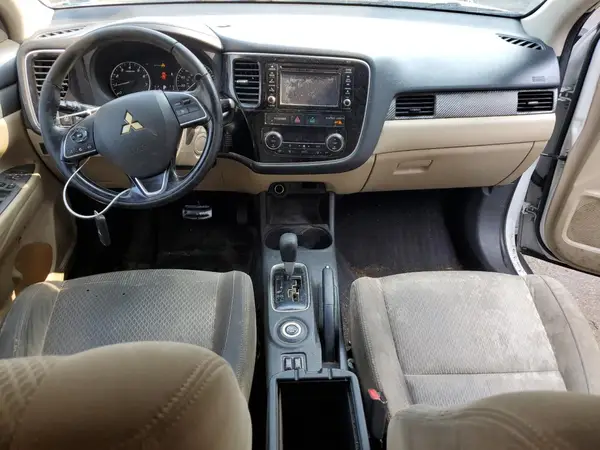 JA4AZ3A34GZ019946 2016 MITSUBISHI OUTLANDER - Image 8
