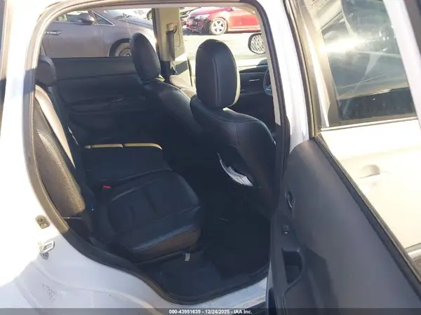JA4AZ3A34GZ023818 2016 MITSUBISHI OUTLANDER - Image 8