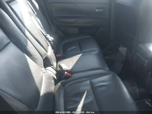 JA4AZ3A34GZ035189 2016 MITSUBISHI OUTLANDER - Image 8