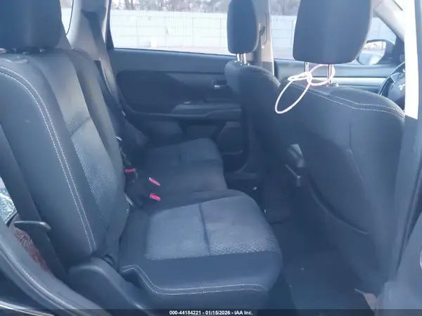 JA4AZ3A34GZ035211 2016 MITSUBISHI OUTLANDER - Image 8