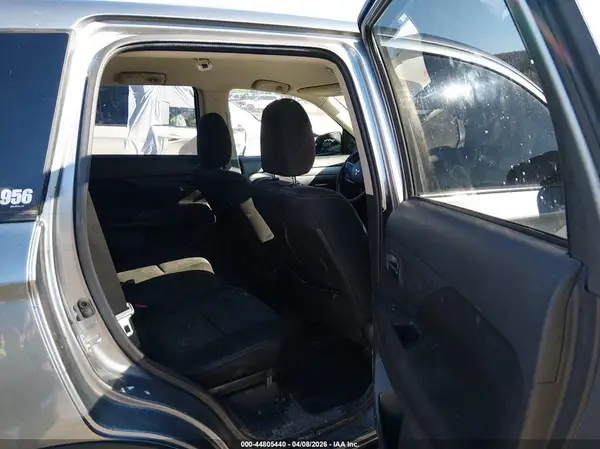 JA4AZ3A34GZ036326 2016 MITSUBISHI OUTLANDER - Image 8