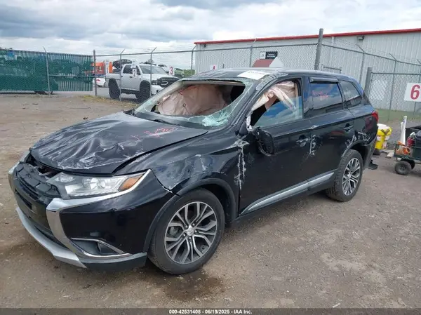 JA4AZ3A34GZ037220 2016 MITSUBISHI OUTLANDER - Image 2