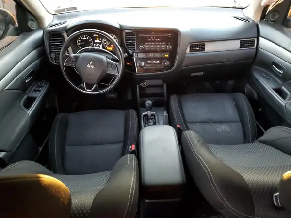 JA4AZ3A34GZ038237 2016 MITSUBISHI OUTLANDER - Image 8