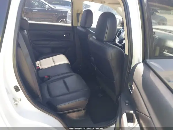 JA4AZ3A34GZ044054 2016 MITSUBISHI OUTLANDER - Image 8