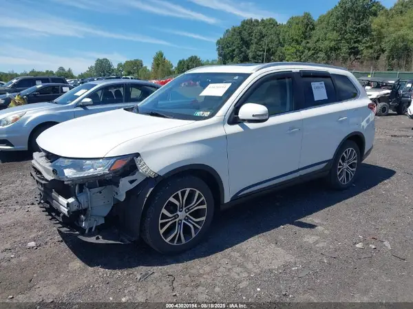 JA4AZ3A34HZ002825 2017 MITSUBISHI OUTLANDER - Image 2