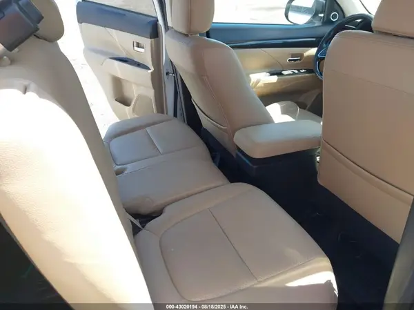 JA4AZ3A34HZ002825 2017 MITSUBISHI OUTLANDER - Image 8