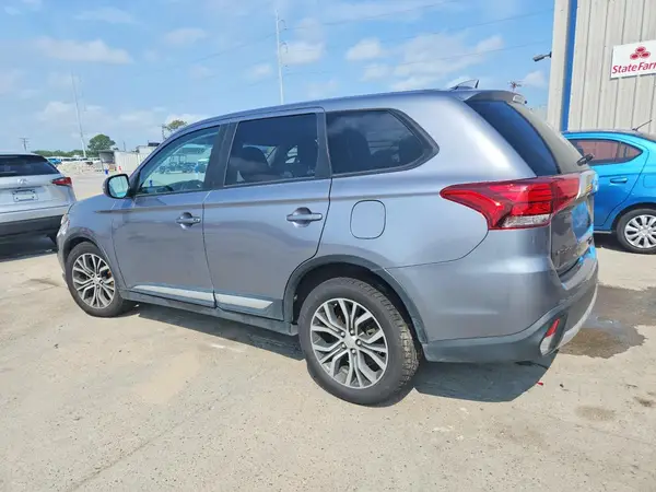 JA4AZ3A34HZ003814 2017 MITSUBISHI OUTLANDER - Image 2