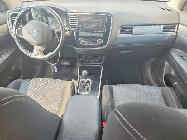 JA4AZ3A34HZ003814 2017 MITSUBISHI OUTLANDER - Image 8