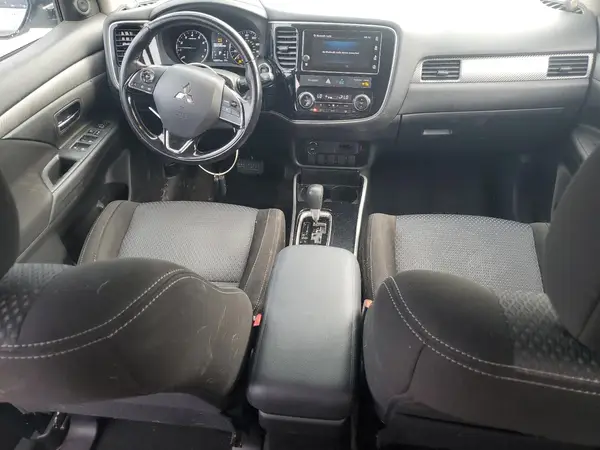 JA4AZ3A34HZ007569 2017 MITSUBISHI OUTLANDER - Image 8