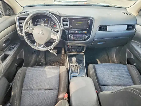 JA4AZ3A34HZ020807 2017 MITSUBISHI OUTLANDER - Image 8