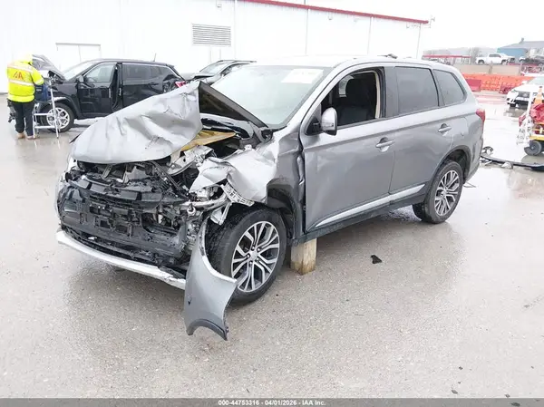JA4AZ3A34HZ026204 2017 MITSUBISHI OUTLANDER - Image 2