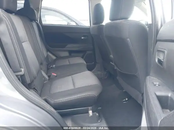 JA4AZ3A34HZ033833 2017 MITSUBISHI OUTLANDER - Image 8