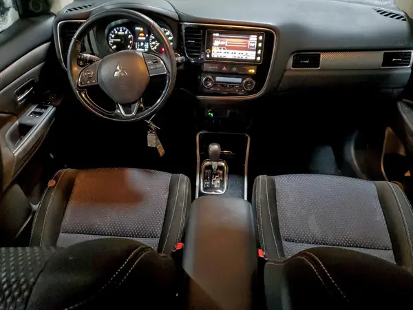 JA4AZ3A34HZ049532 2017 MITSUBISHI OUTLANDER - Image 8