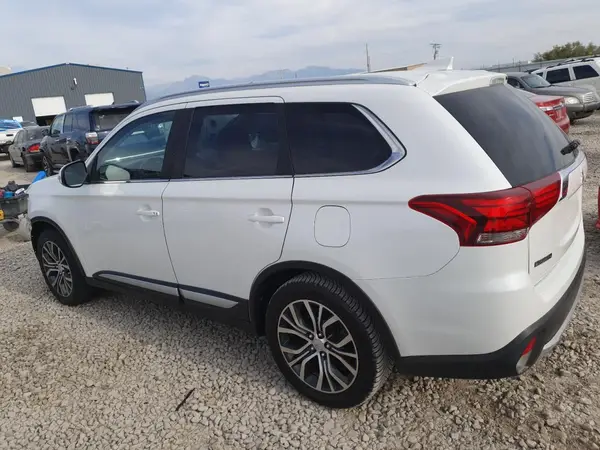 JA4AZ3A34HZ053824 2017 MITSUBISHI OUTLANDER - Image 2