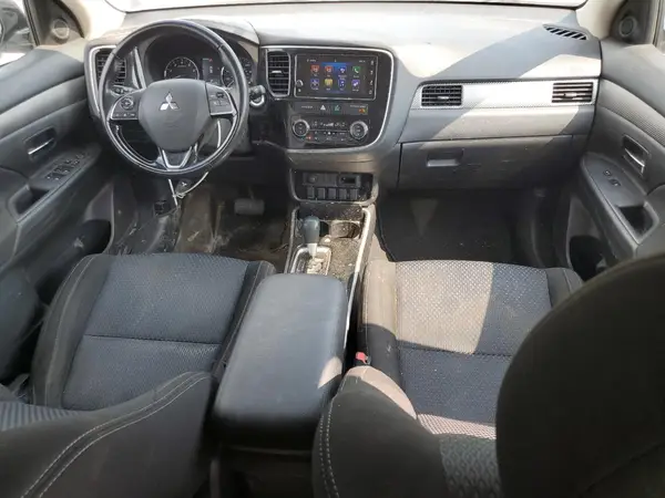 JA4AZ3A34HZ057386 2017 MITSUBISHI OUTLANDER - Image 8