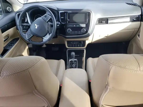 JA4AZ3A34HZ070736 2017 MITSUBISHI OUTLANDER - Image 8