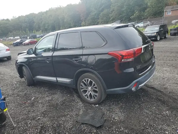 JA4AZ3A34JJ001730 2018 MITSUBISHI OUTLANDER - Image 2