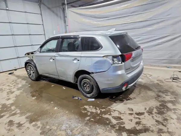 JA4AZ3A34JJ002084 2018 MITSUBISHI OUTLANDER - Image 2