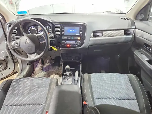 JA4AZ3A34JJ002084 2018 MITSUBISHI OUTLANDER - Image 8