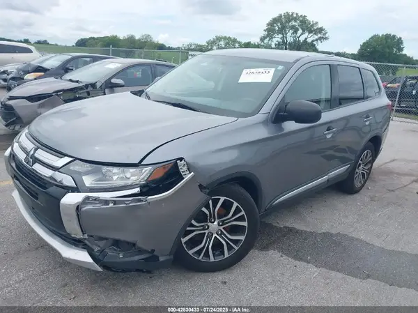 JA4AZ3A34JJ003543 2018 MITSUBISHI OUTLANDER - Image 2
