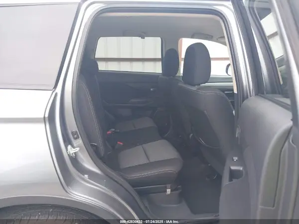 JA4AZ3A34JJ003543 2018 MITSUBISHI OUTLANDER - Image 8