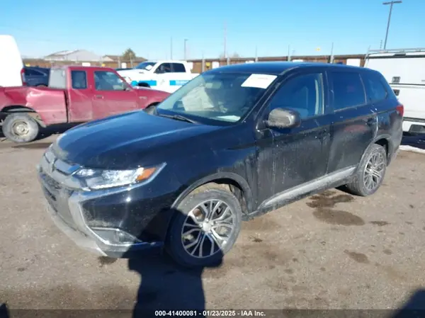 JA4AZ3A34JJ003669 2018 MITSUBISHI OUTLANDER - Image 2